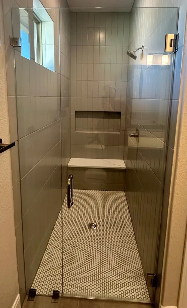 Buttlar Guest 1 shower